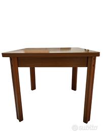 Tavolo apribile con 4 sedie omaggio