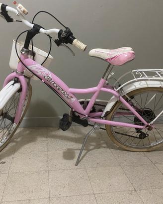 Bici da bambina bianca e rosa con marce