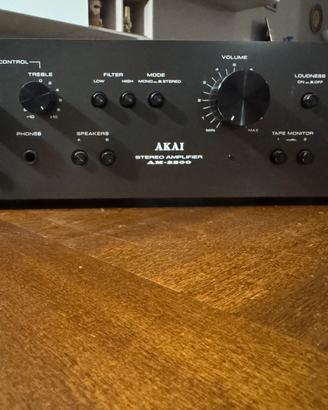 Akai stereo-amplifier AM-2200