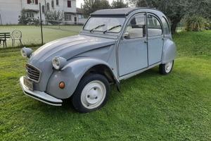 Citroen 2 CV.