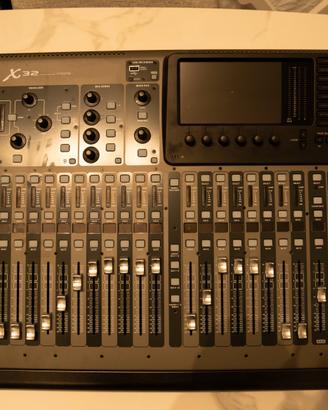 Behringer X 32 con case