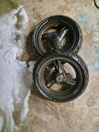 cerchi gommati 100% f12r freno a disco