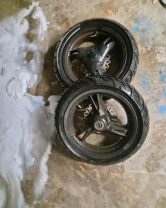 cerchi gommati 100% f12r freno a disco