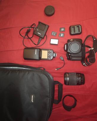 Canon 1200 D con due obbiettivi 