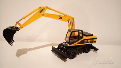 scavatore jcb 