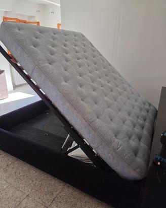 Materasso e parte del letto