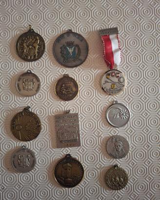 Lotto di 12 medaglie vintage sportive  e comm