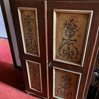 Mobile in legno decorato