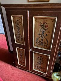 Mobile in legno decorato