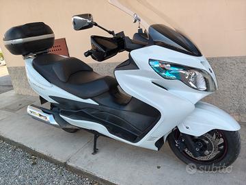 scooter Suzuki 400 con ABS 
