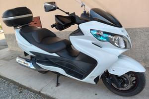 scooter Suzuki 400 con ABS 