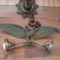 lampadario vintage con aquila in bronzo 
