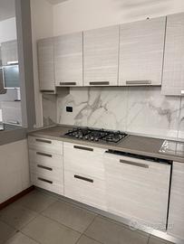 Cucina completa di elettrodomestici