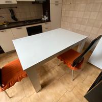 Tavolo bianco allungabile (da 4 a 8 posti)