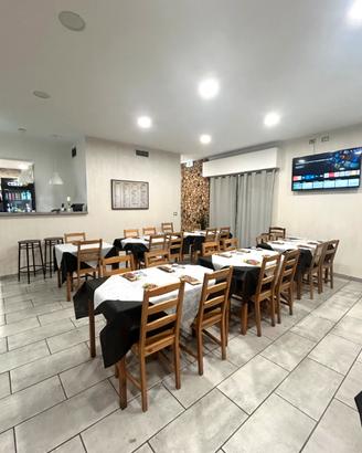 Pizzeria con cucina,braceria e forno a legna 150mq