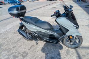 scooter Honda forza 350