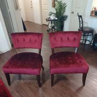 Poltroncine rosse in velluto di Mauro Ferretti