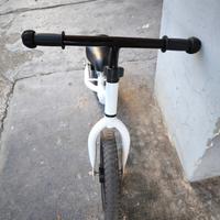 bicicletta  senza pedali 
