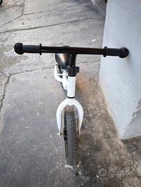 bicicletta  senza pedali 