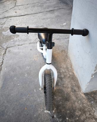 bicicletta  senza pedali 