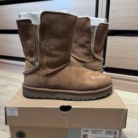 UGG classic Short sparkle zip