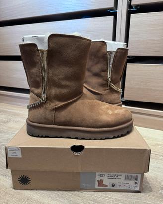 UGG classic Short sparkle zip