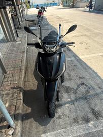 Beverly 400 deep black abs-esr leggere