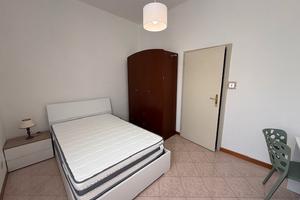 Zona Policlinico: stanza singola arredata