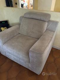 Divano, poltrona e poggiapiedi