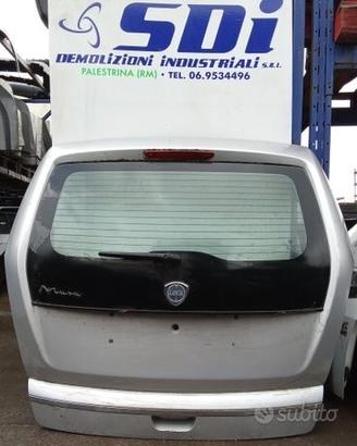 Portellone lancia musa