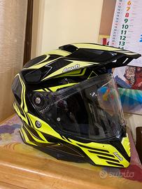 Casco airoh commander