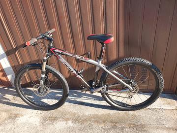 Bicicletta Scott 26" in fibra di carbonio 