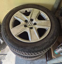 Cerchi in ferro con copricerchi e gomme Pirelli