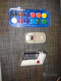 tavolozza colori, interruttore e toglipelucchi.