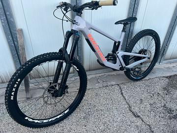 Santa Cruz Nomad 6 (2023)  tg. L