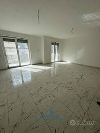 Appartamento di 110 m² con 3 locali e box auto a S