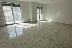 Appartamento di 110 m² con 3 locali e box auto a S