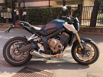 Honda Cb 650 r 2600 km