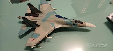 Sukhoi Su-27 Flanker B scala 1:48