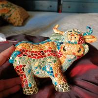 Statua toro in resina stile Gaudí