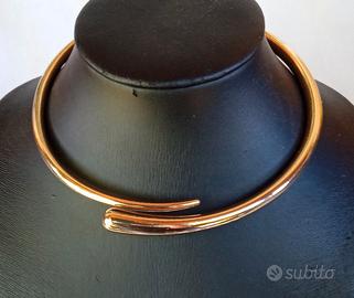 Collana cocher girocollo rigida dorata a goccia 