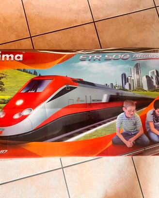Trenino giocattolo lima e consolle videogiochi