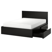 Letto matrimoniale divani bagno specchiera