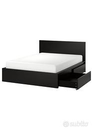 Letto matrimoniale divani bagno specchiera