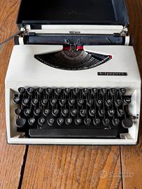 Macchina da scrivere Triumph Tippa