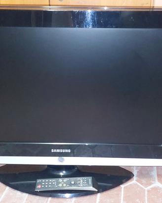 Televisore TV Samsung 32 pollici con telecomando 