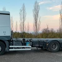 Mercedes actros 2536 con Twist lock casse 7,40 mt