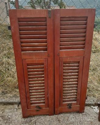 2 persiane di legno da carteggiare e pitturare