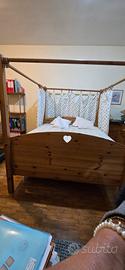 letto matrimoniale a baldacchino 