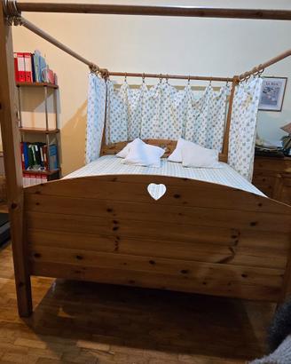 letto matrimoniale a baldacchino 